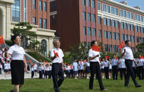 青岛cbd超燃快闪献礼海军节,我和我的祖国快闪青岛学校