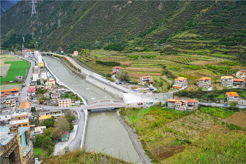 四川境内被誉为小布达拉宫的寺庙,四川布达拉宫游玩攻略
