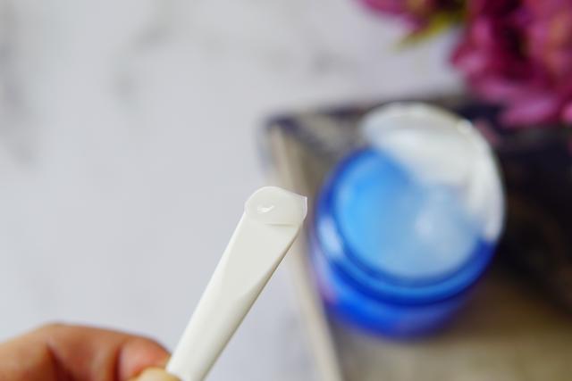 夏季面霜保湿不油腻退红不拔干,夏天清爽不油腻的面霜有哪些