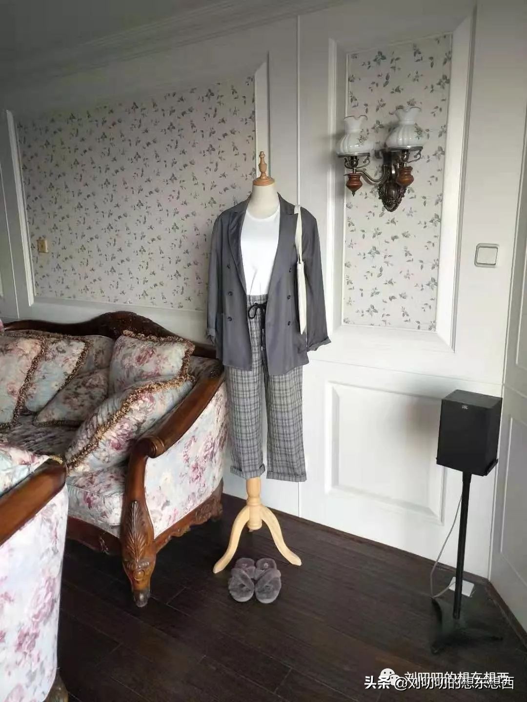 白t穿搭高级感西装,今年超级火的白t加西装外套