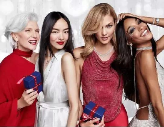 60岁拍裸照,惊艳T台,培养出身价200亿儿子:年龄从来不是问题