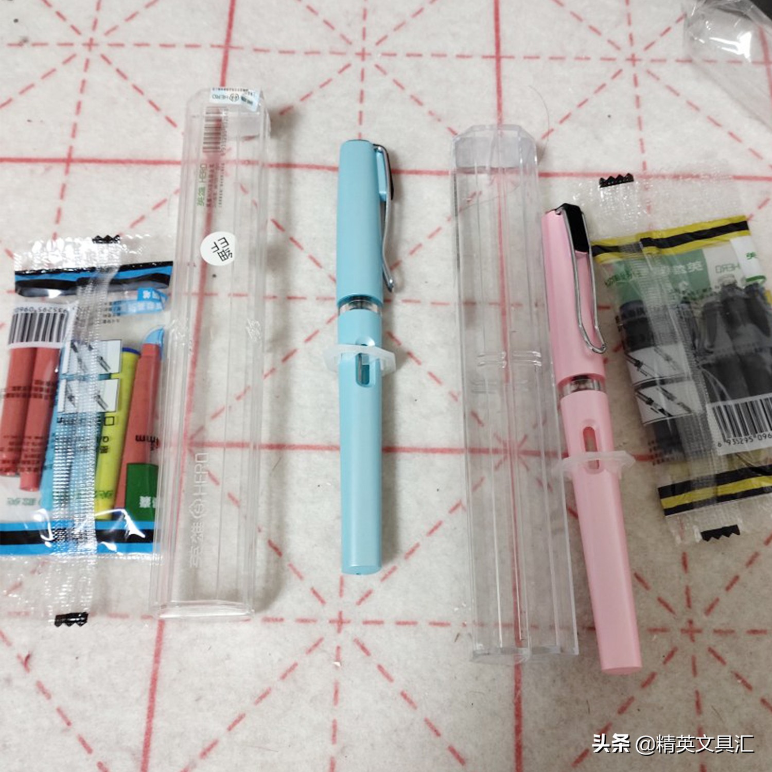 玲珑少年珠光色才温柔，正姿笔握，圆润笔帽造型