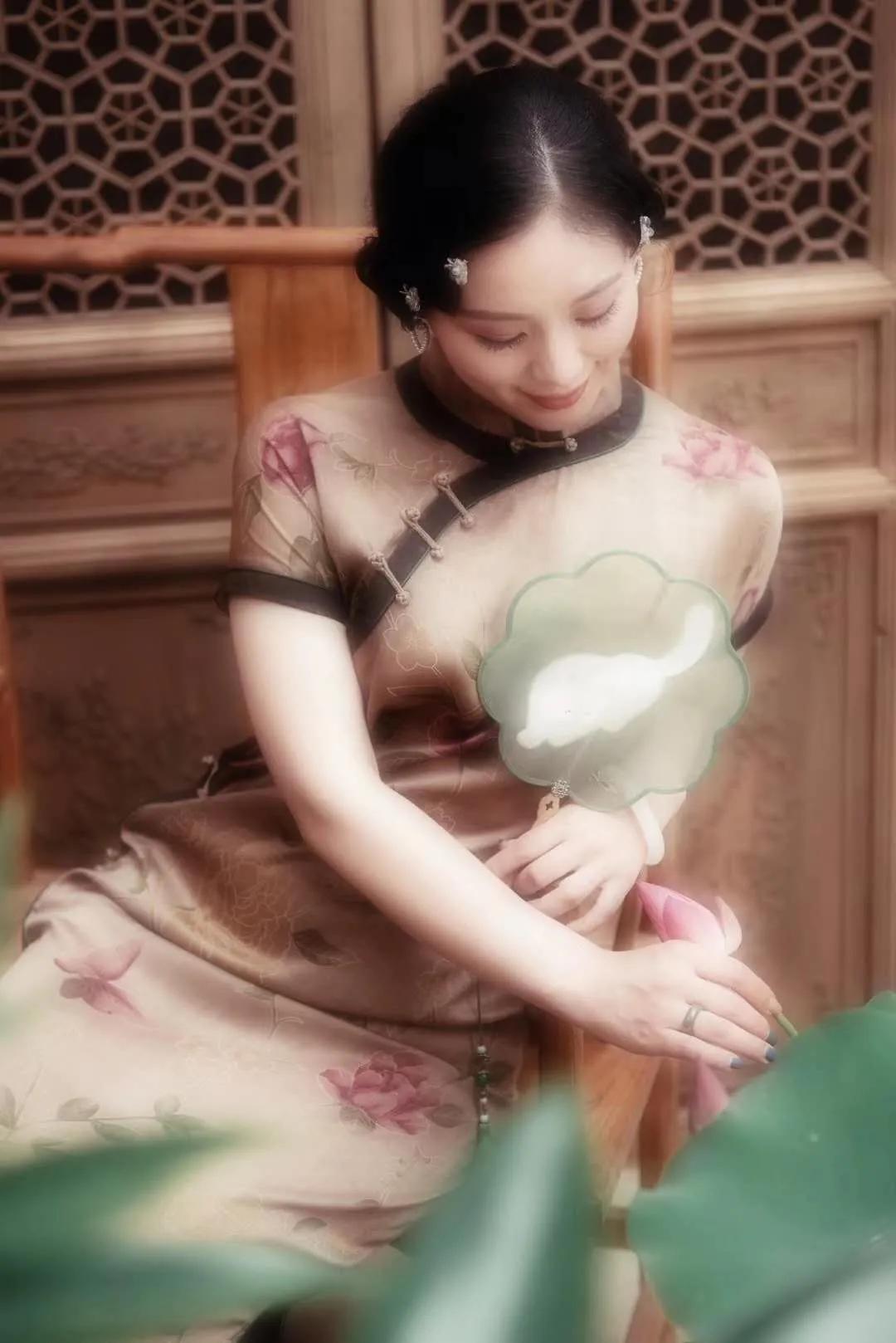 旗袍东方女人的古典美,东方美人香云纱旗袍好吗