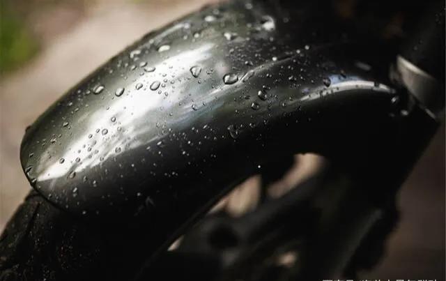 两桶水洗车的正确方法,车主必看手把手教你如何diy洗车