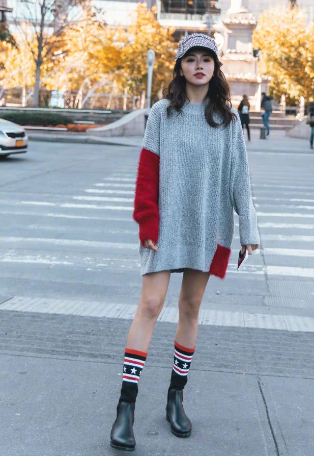 冬季白马丁靴过膝长袜穿搭,今年最流行穿搭靴子加过膝袜
