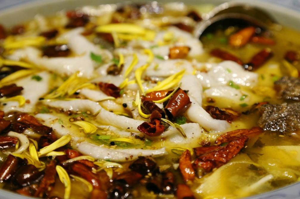 酸菜鲈鱼家常做法教程,酸菜鲈鱼最好吃的做法