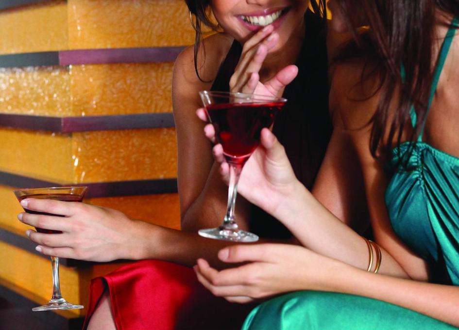 白酒和红酒喝哪款好,白酒和红酒有什么区别呢