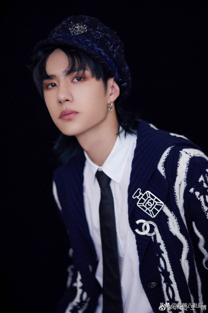 连夜换鞋，抛弃终身代言，明星*制抵**辱华品牌！耐克阿迪股价大跌