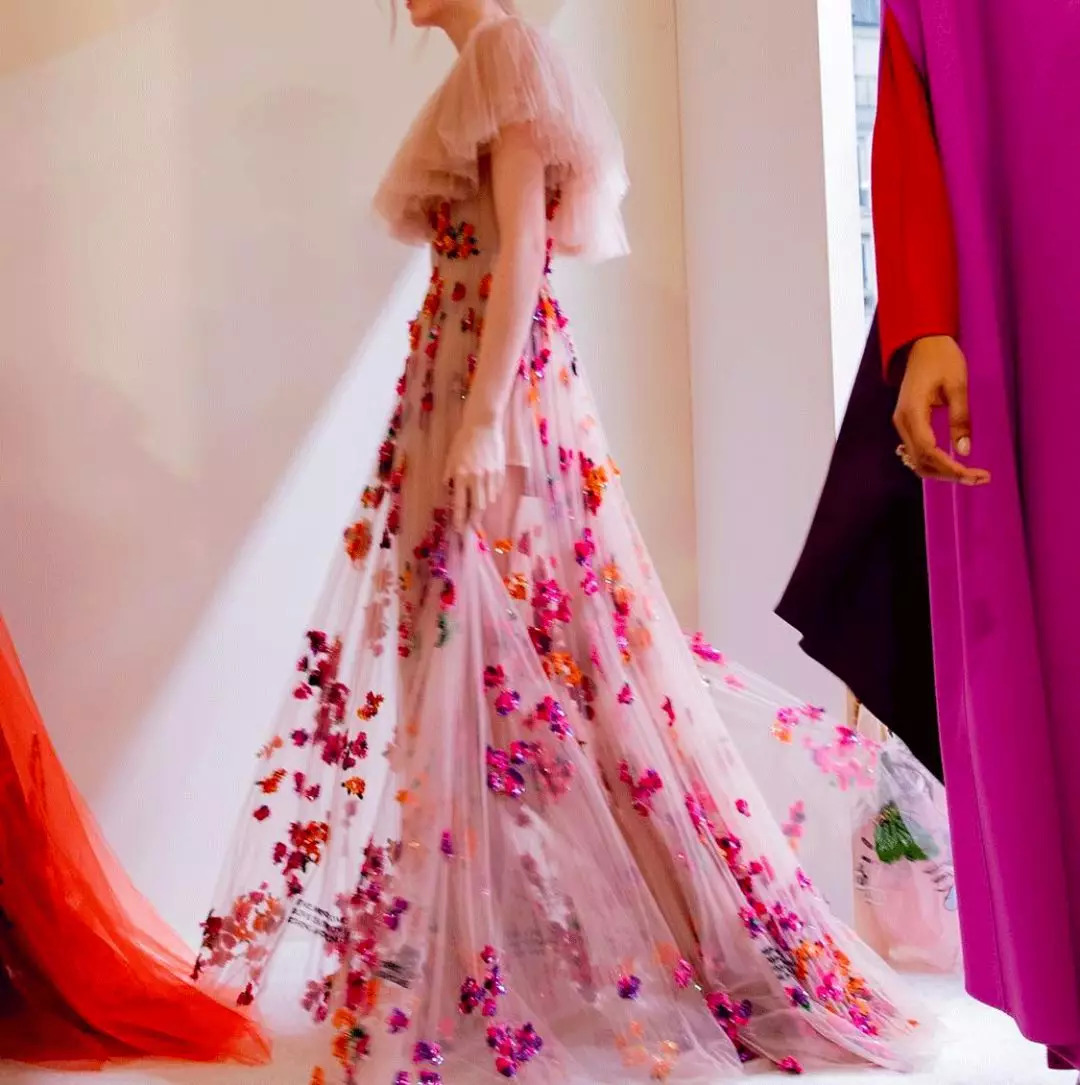 我抓住了一位资深柜员，道出了如何让你掏钱买包的秘密