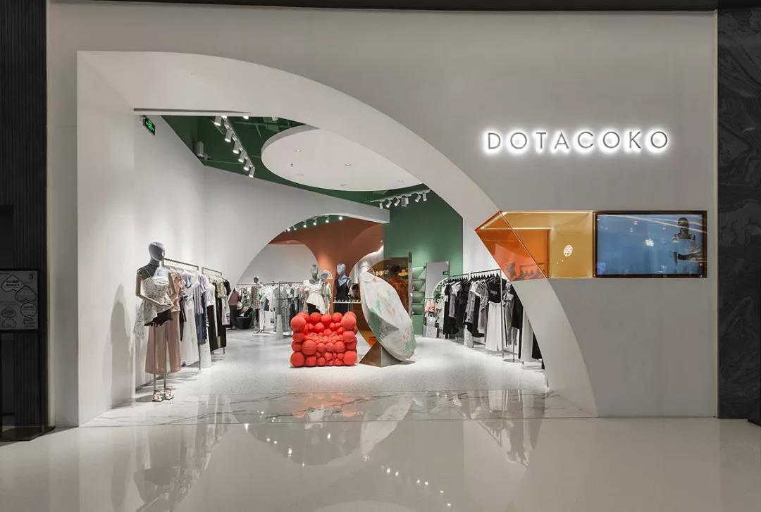 打卡服装体验店,爱丽丝梦游仙境服装款式