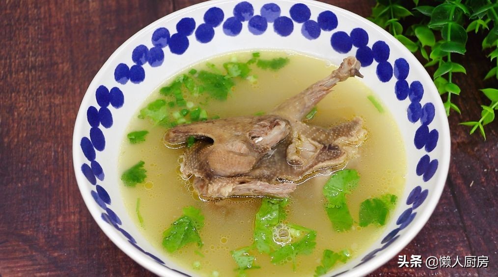 鸽子不用砂锅炖可以吗,鸽子和瘦肉炖汤放点什么材料