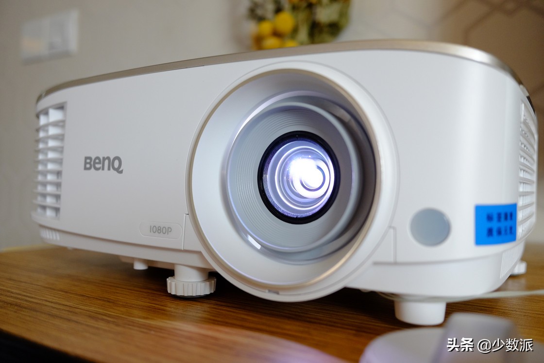 明基投影仪i707怎么连接电视,可以媲美电视机画质的投影仪