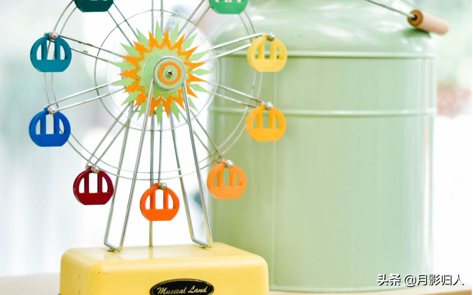 人世喧嚣纷纷扰扰,倾听人世繁华喧嚣