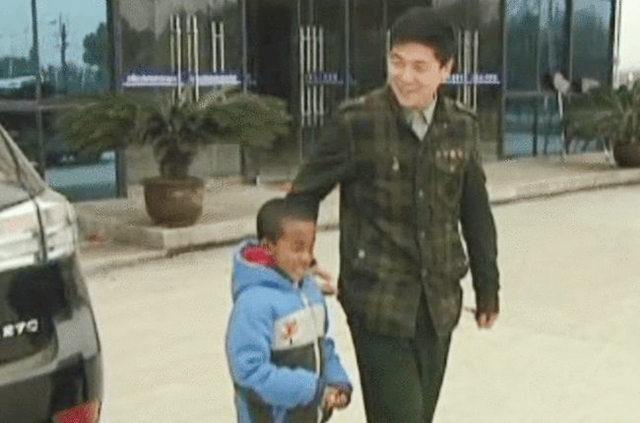 11年前,浙江农村奶奶收养了一个黑人小男孩巴比,如今怎么样了?