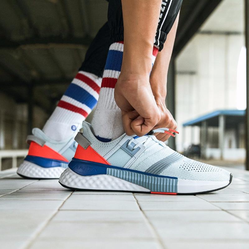 李宁跟安踏哪一个更值得入手,李宁安踏新款