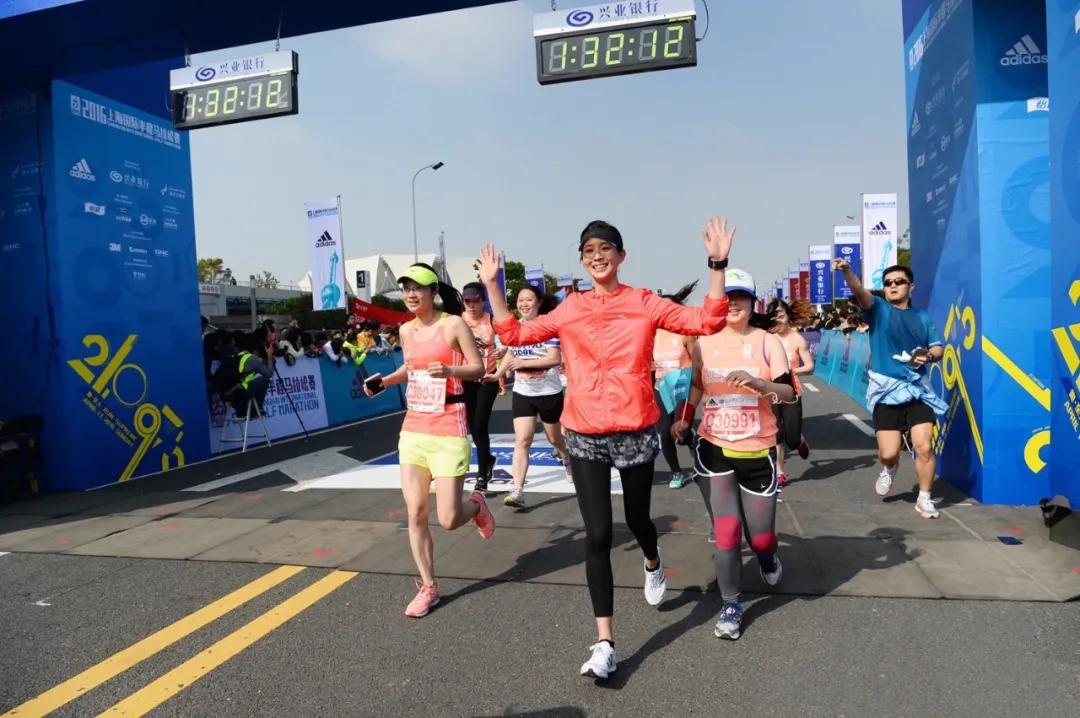 明星穿的nike跑鞋,明星都在穿的跑鞋