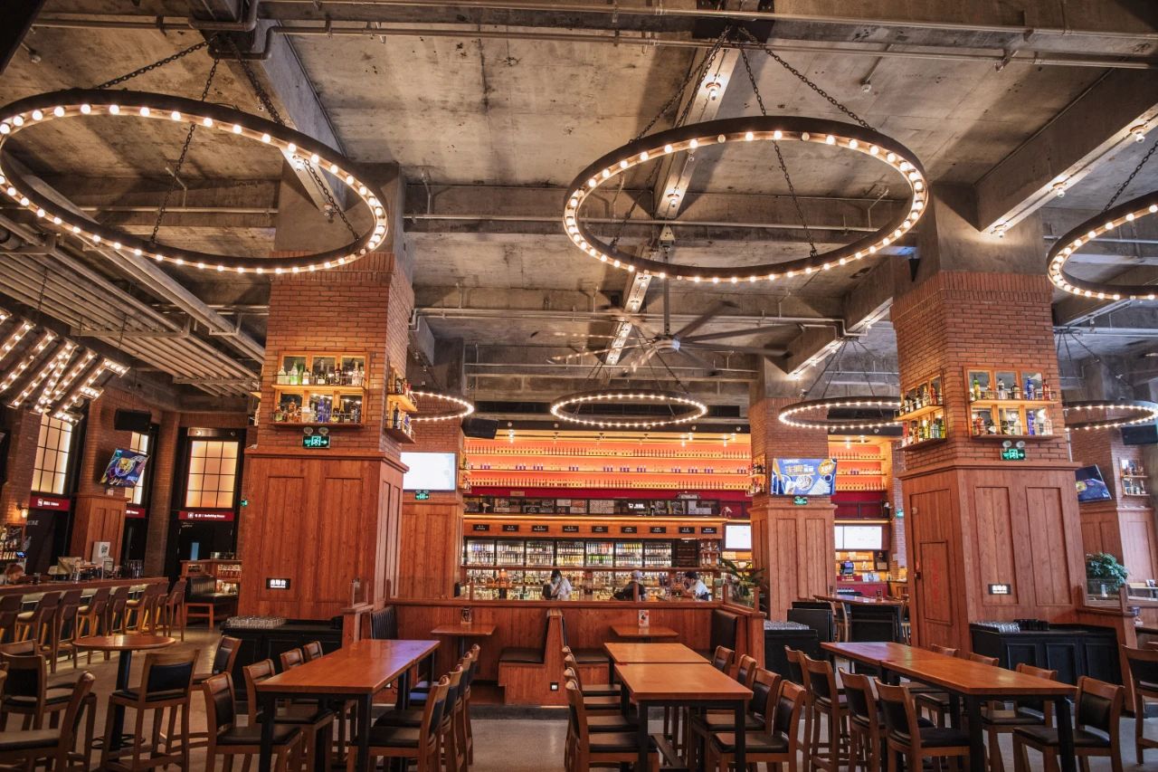 重庆第①家正版餐酒博物馆来了！1000+酒水，50+简餐，嗨翻16h