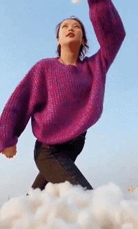 搞笑gif段子妹子有点太淘气了,搞笑gif妹子你又调皮了