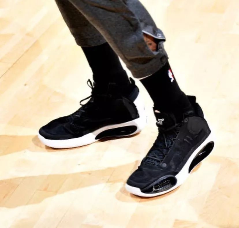 塔图姆和拉塞尔同框官方视频,nba球员上脚利拉德8