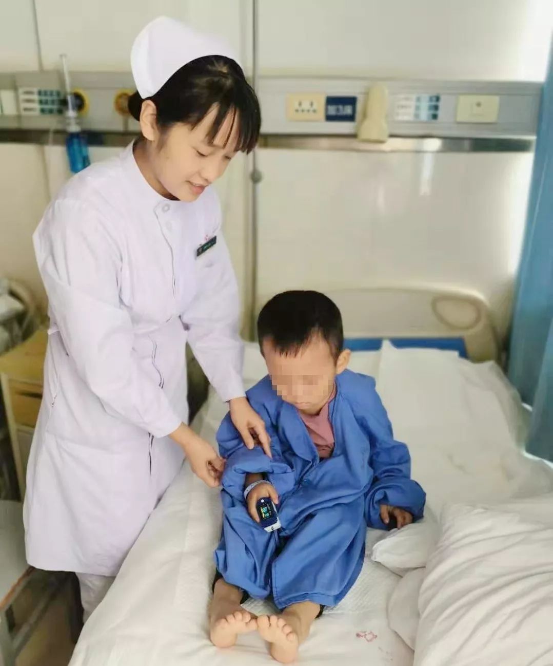 三岁的孩子不小心吞了一个水宝宝,一岁宝宝不小心吞了一颗糖怎么办