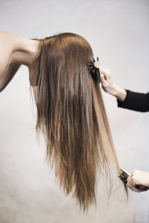 头皮发痒生活小窍门,春季头皮干燥头皮屑多怎么回事