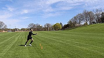 足球训练如何提高踢球发力,足球训练怎样练好两脚出球