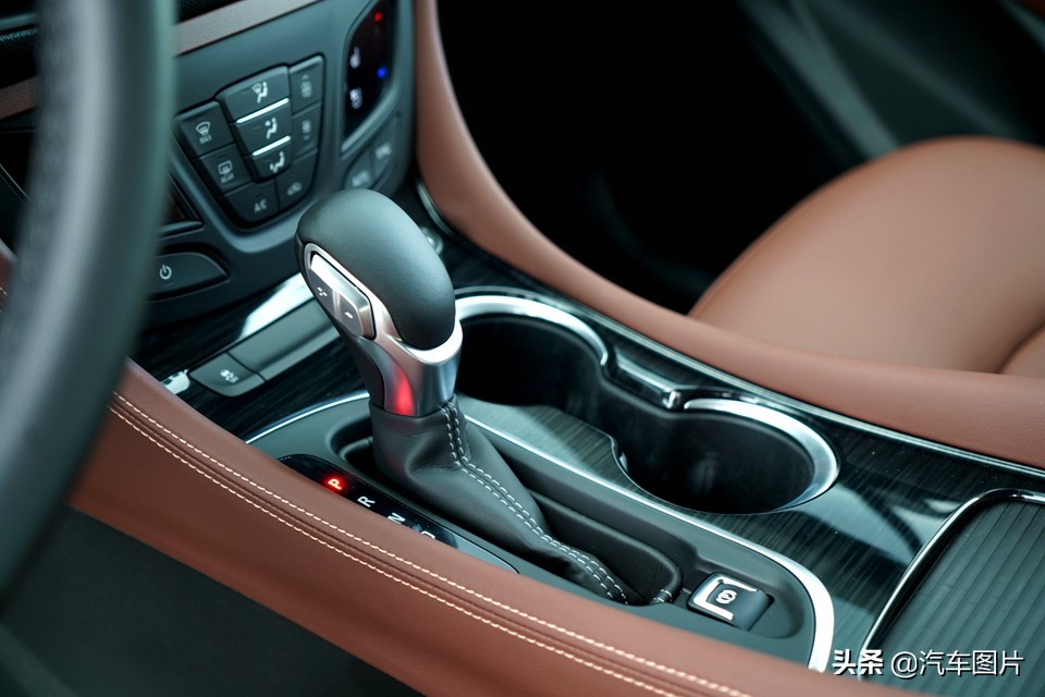 落地15万左右的suv别克昂科威,试别克gl8es陆尊豪华型