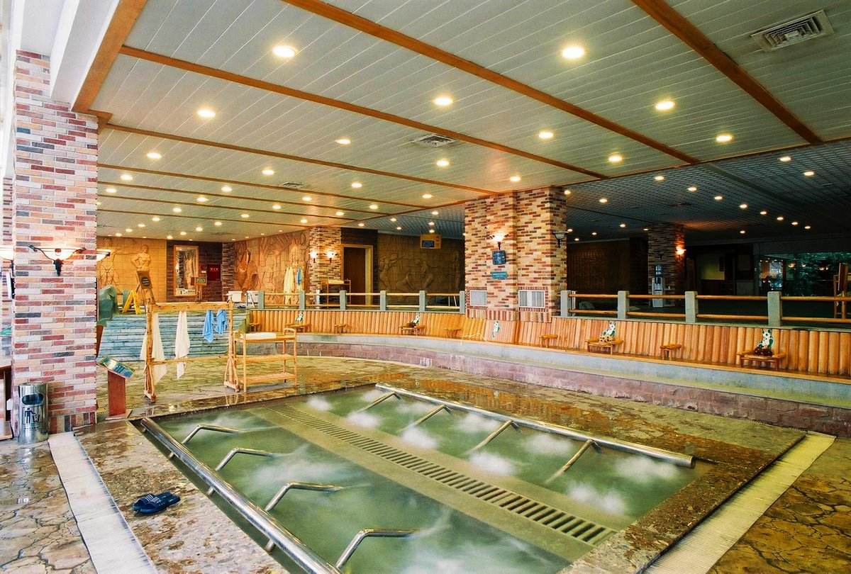 各种药浴温泉,冬天适合泡温泉的药浴