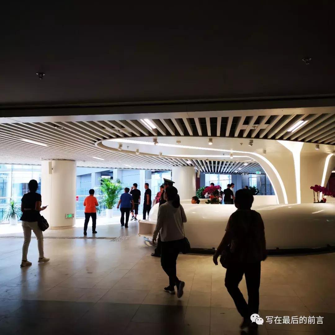 翘班请假去旅游,打卡全球十大机场之一