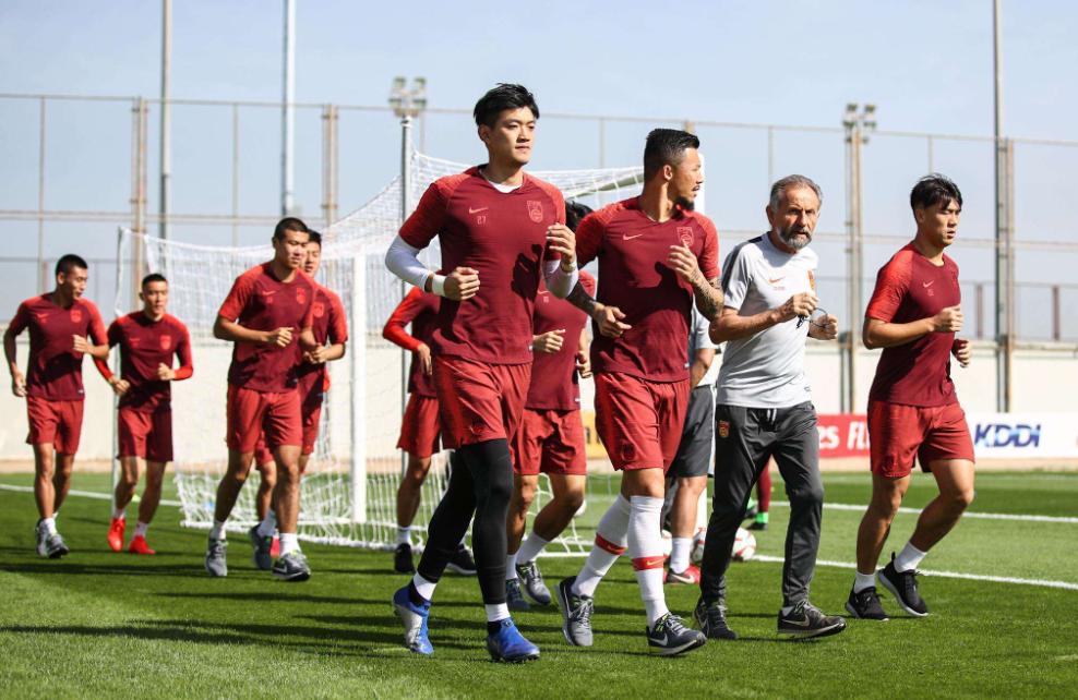 中国足球复兴之路任重而道远,中国足球的兴衰历程和未来发展