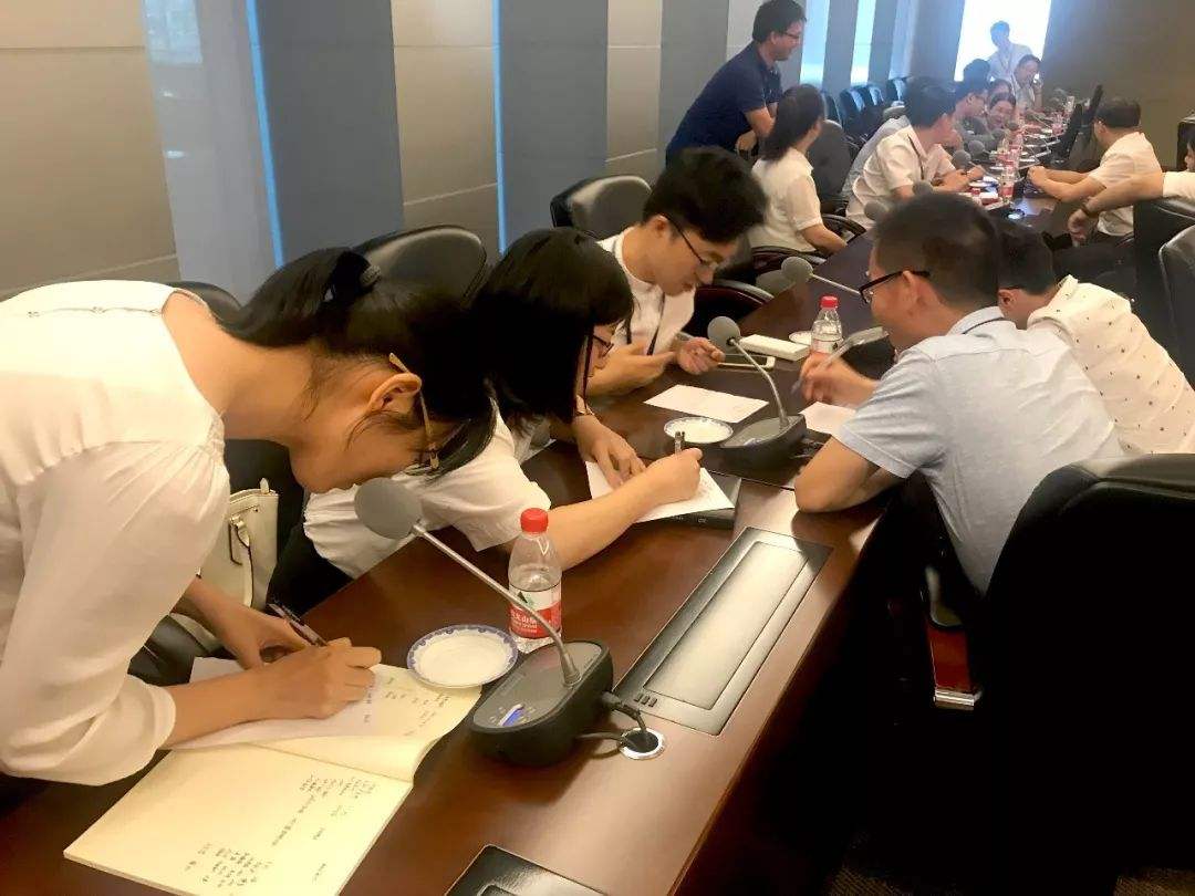 同学聚会说话没人理尴尬,同学聚会敬酒礼仪说话技巧