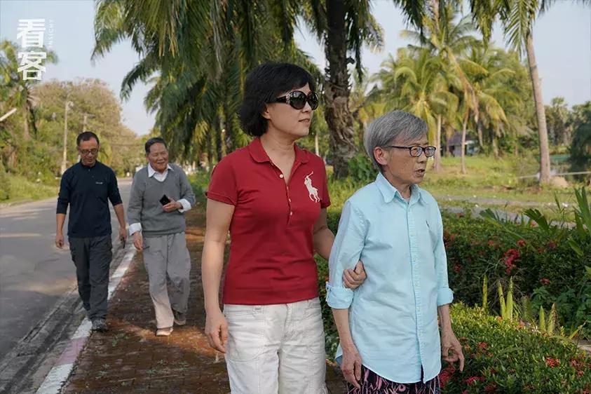 为了娃上学搬到城里,为了孩子全家去泰国读书