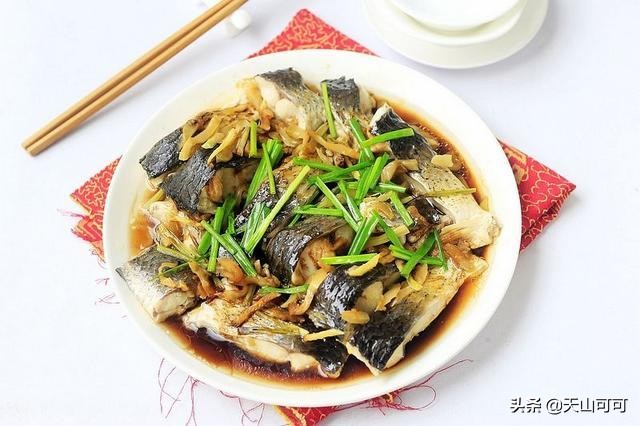 开胃清蒸鱼最正宗的做法,清蒸鱼怎么蒸得好吃又简单