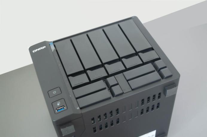 5倍速新物种：威联通TVS-951N全能体验：HTPC、软路由、虚拟机