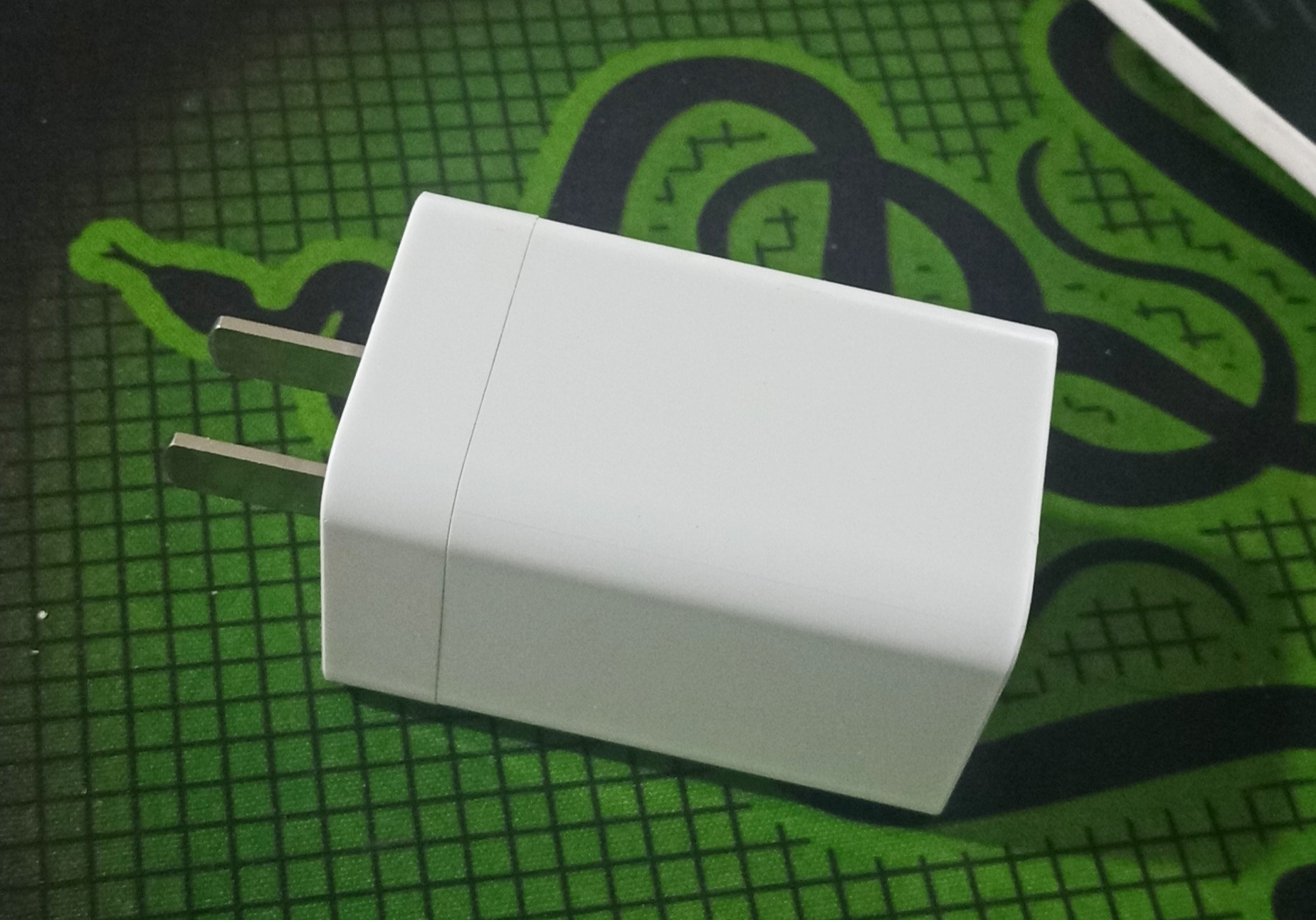 山寨也越来越舍得花成本了！拆解一个高仿的山货OPPO充电头