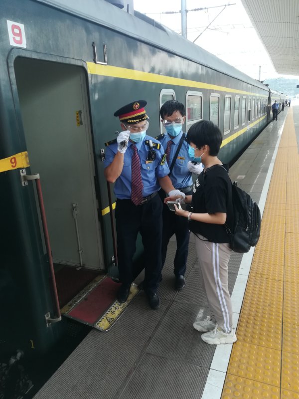 立足岗位的列车长——K7831次列车长李兴虎