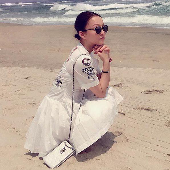 37岁张韶涵穿搭,张韶涵穿什么袜