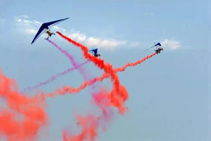 酷炫机车轰炸“洋沙湖”，哈雷电音之夜引爆“欢乐水世界”