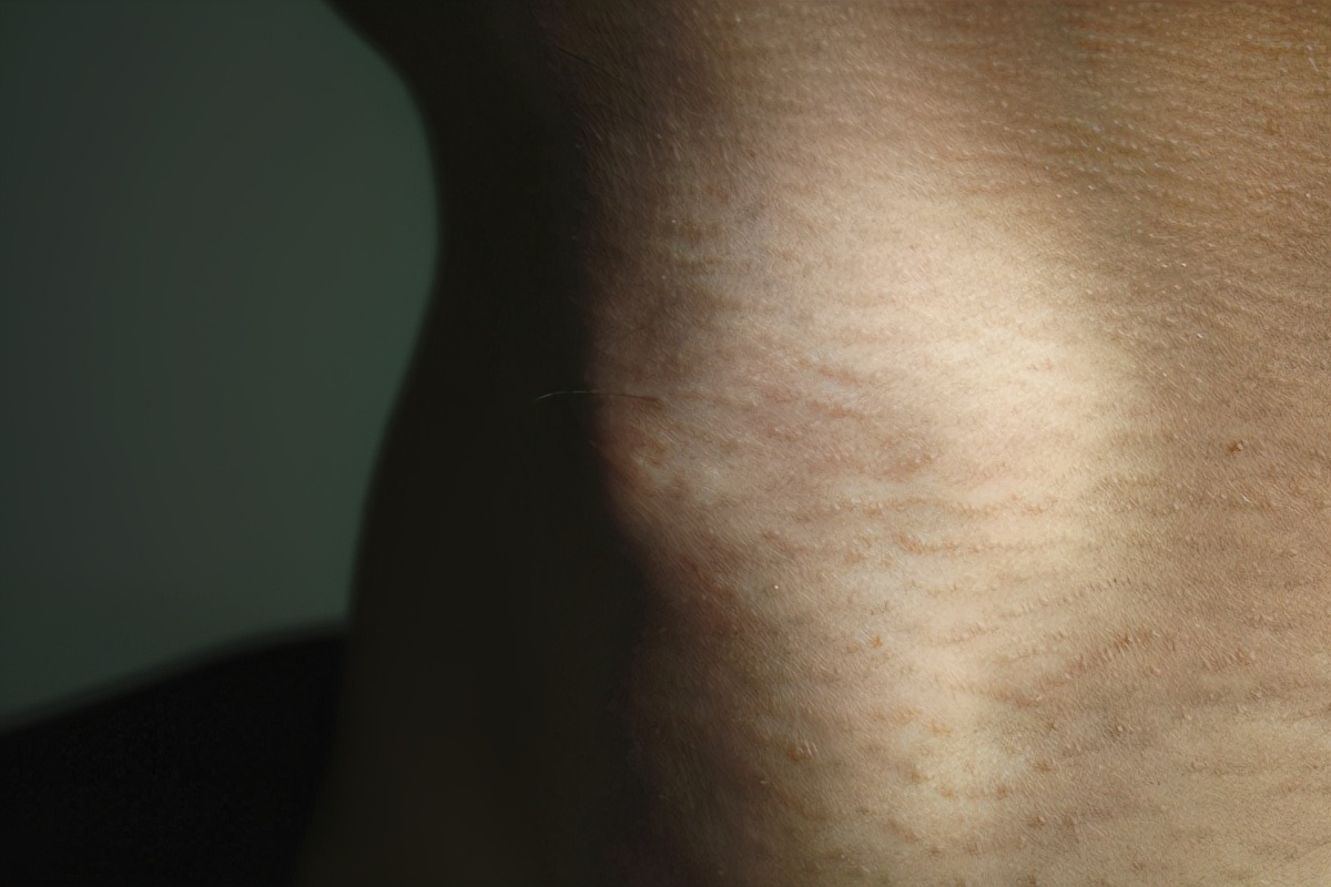 男生的喉结和女生喉结有什么区别,为什么男生有喉结女生没有呢