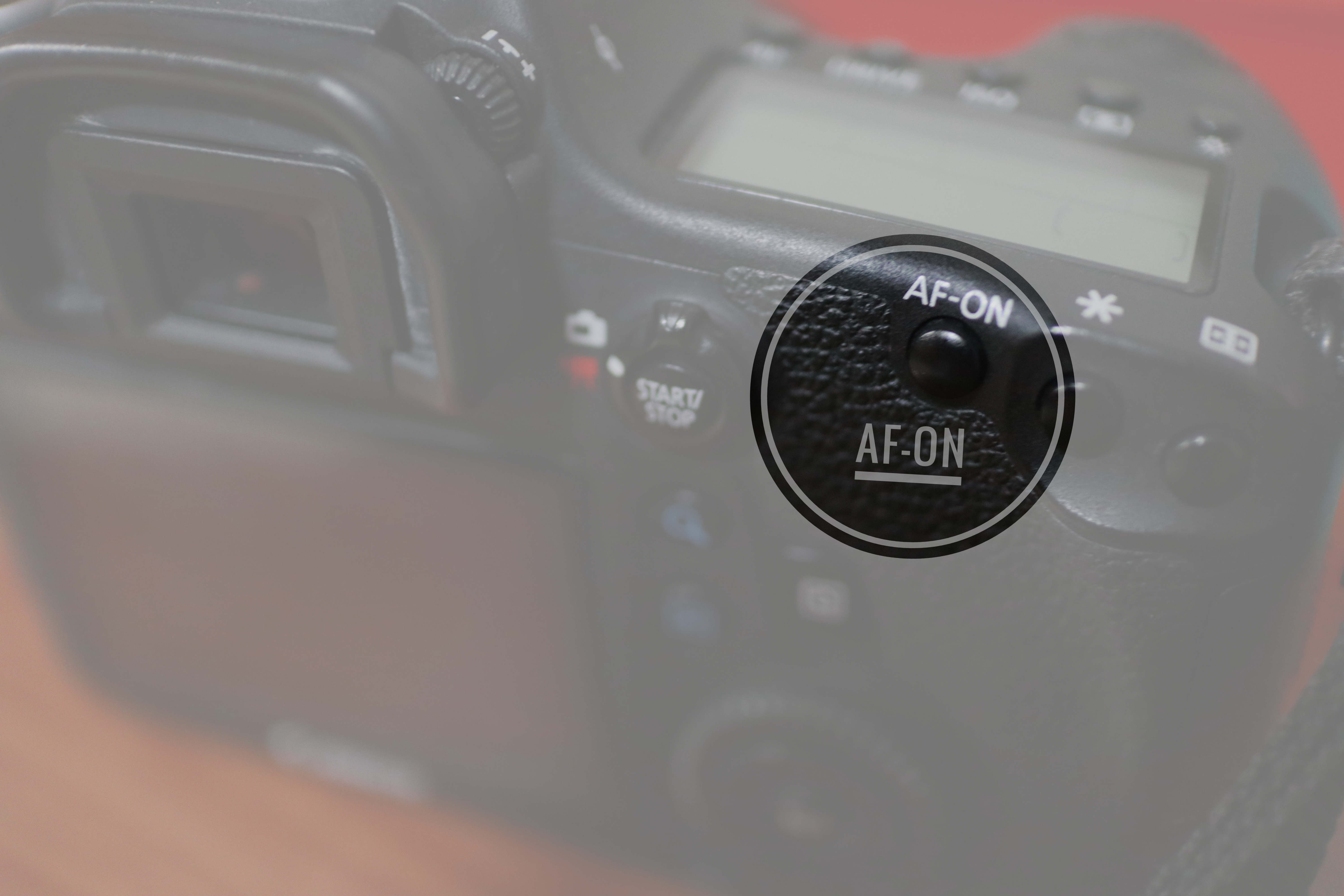 没有触摸屏的相机怎么能快速对焦,单反相机如何固定跟踪对焦