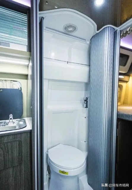 福特全顺v362短轴中顶5座房车布局,福特小野牛房车六座升顶