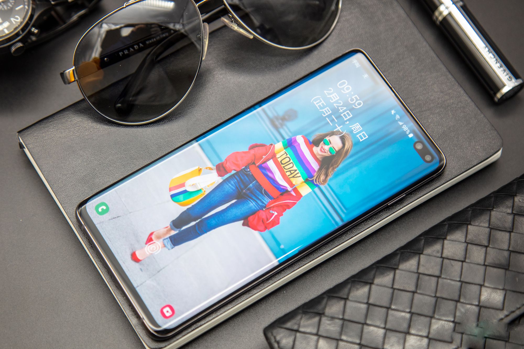 挖孔屏和水滴屏刘海屏的区别,刘海屏水滴屏挖孔屏全面屏哪个好