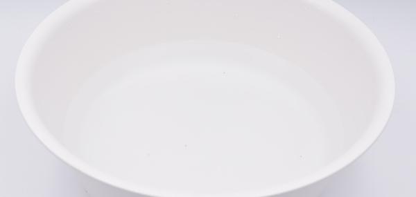 女性痛经别乱喝红糖水,女孩痛经别再喝热水