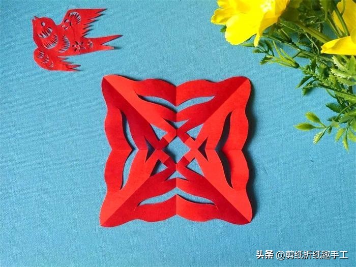 剪纸手工教程：分享两个美丽的花手帕剪纸，初学者拿来练练手