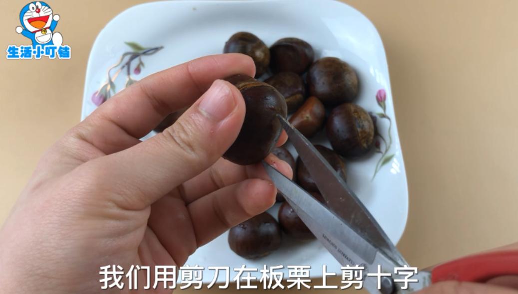 一招教您瞬间剥板栗简单快速,最新剥栗子的方法