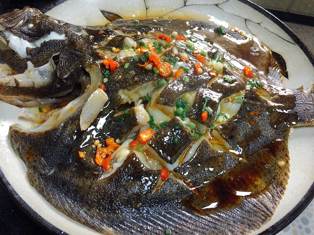 冰冻的鱼清蒸鱼用冷水蒸还是热水,清蒸鱼冷水上锅还是水开后上锅