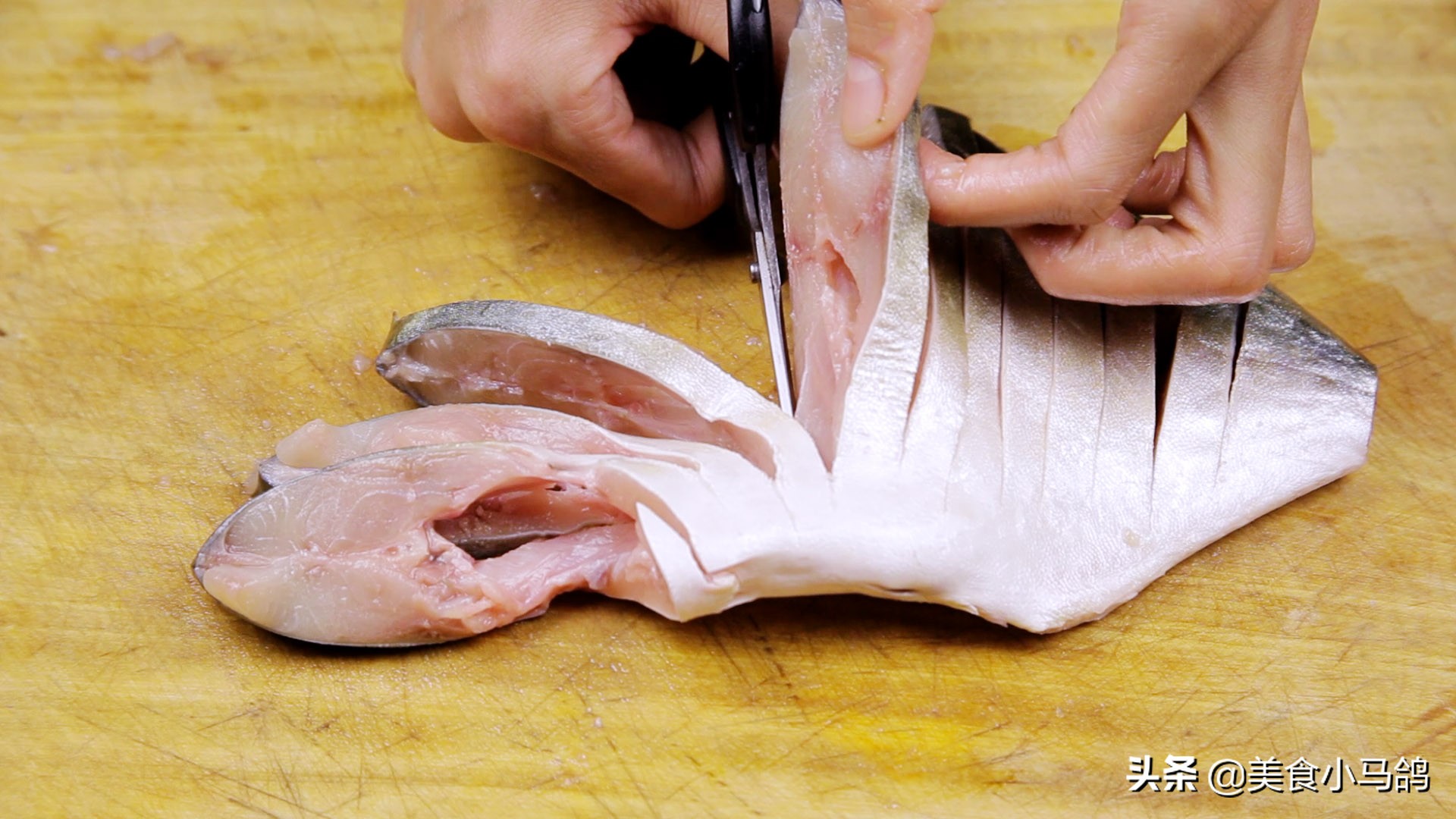 分享一道简单的家常清蒸鱼,居家省钱清蒸鱼的做法小技巧