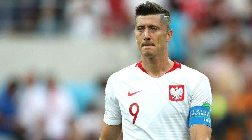 “欲追梅罗,先平莱万”,当今足坛第一中锋,锋线球员的模板