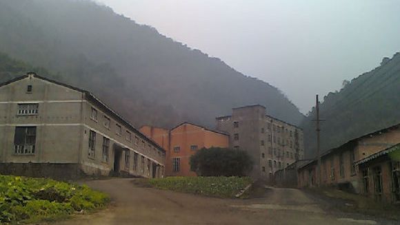 四川大山发现百年古建筑何人所建,四川深山神秘建筑
