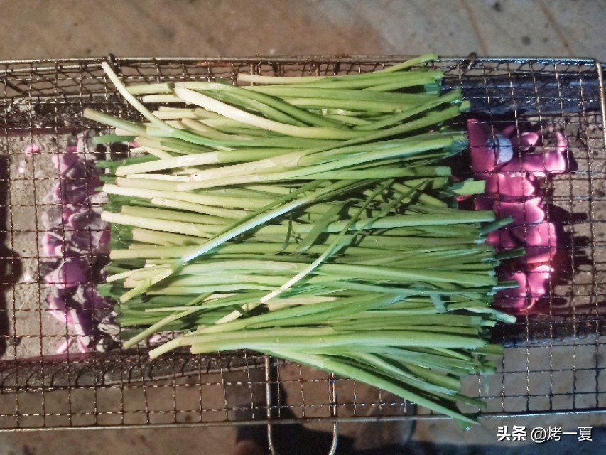 烤青椒怎么做入味,家庭版烤韭菜烤青椒需要腌制吗